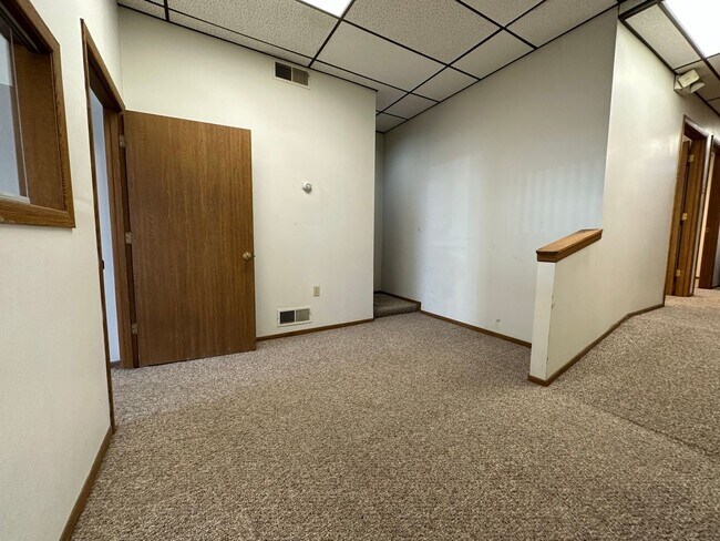 Building Photo - First Floor Commercial Space in Perfect Oakland Location Right on Boulevard of the Allies! CALL T...