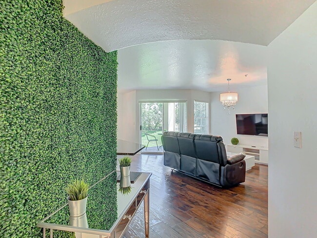 Building Photo - Westpointe Boulevard, Orlando, FL 32835 - 1 BR 1 BA condo