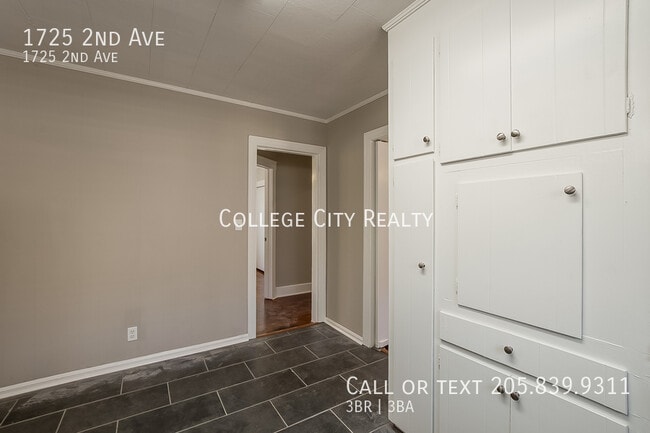 Building Photo - 1725 2nd Ave