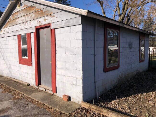 Building Photo - 639 Cherry St