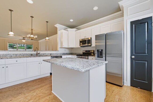 Building Photo - 5716 Pine Oak Dr, Norcross, GA 30092