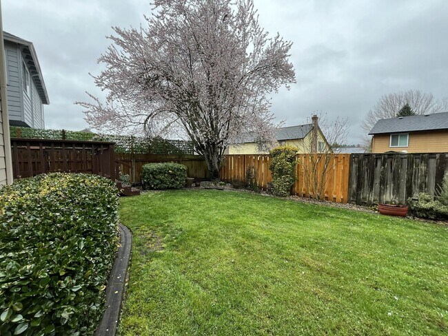 Building Photo - Grand 5 Bedroom Home Featuring 19ft Ceilings, Family Room & Main-Level Suite