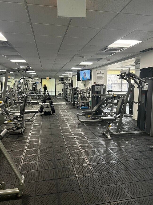 Building Photo - 3930 N PINE GROVE Ave