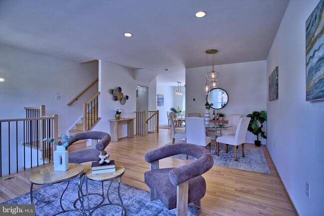 Building Photo - 14679 Seasons Dr