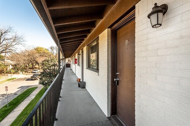 Building Photo - 5722 Gaston Ave