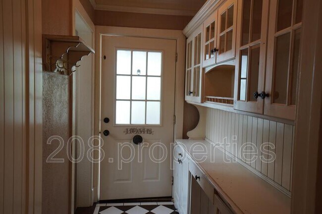 Building Photo - 2721 W Cassia St