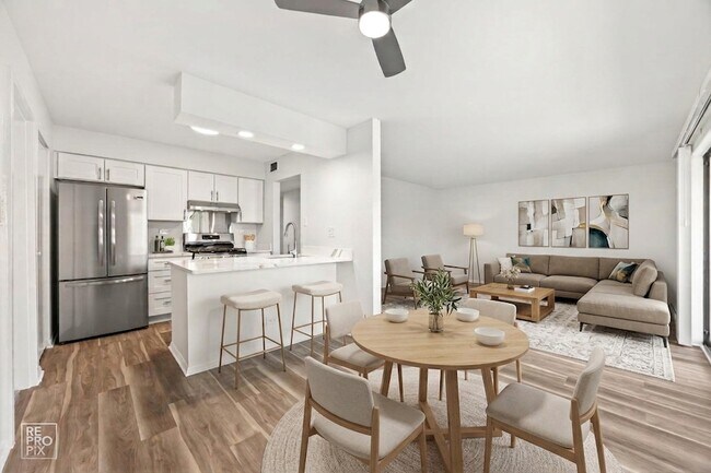 Building Photo - 210 Fountainview Ln