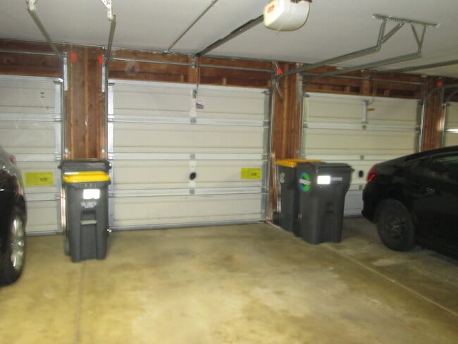 Building Photo - 56 N Victoria Ln