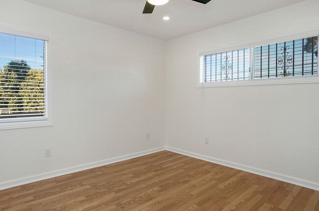 Building Photo - 5450- 5452 Linden Avenue