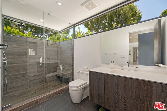 Building Photo - 9570 Sunset Blvd