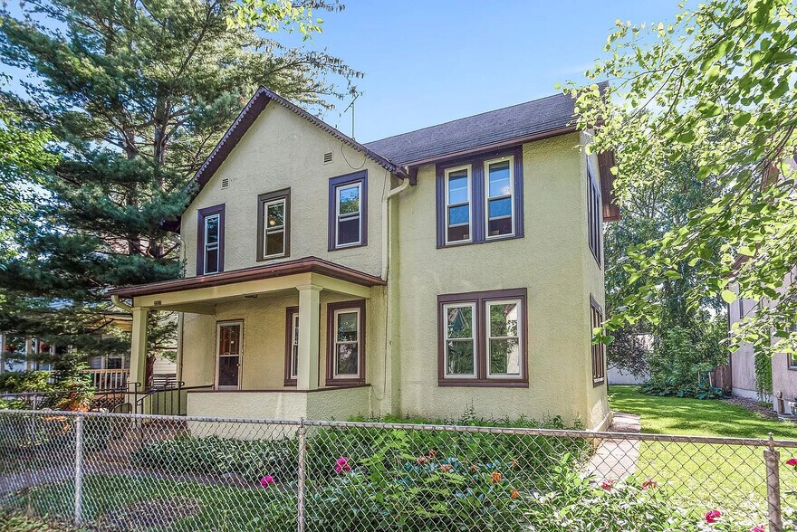 Building Photo - 2527 29th Ave S