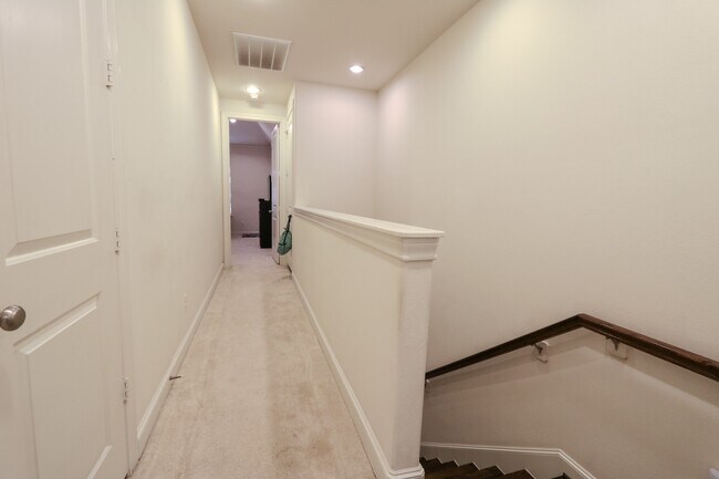 Building Photo - 2033 Fannin Station N