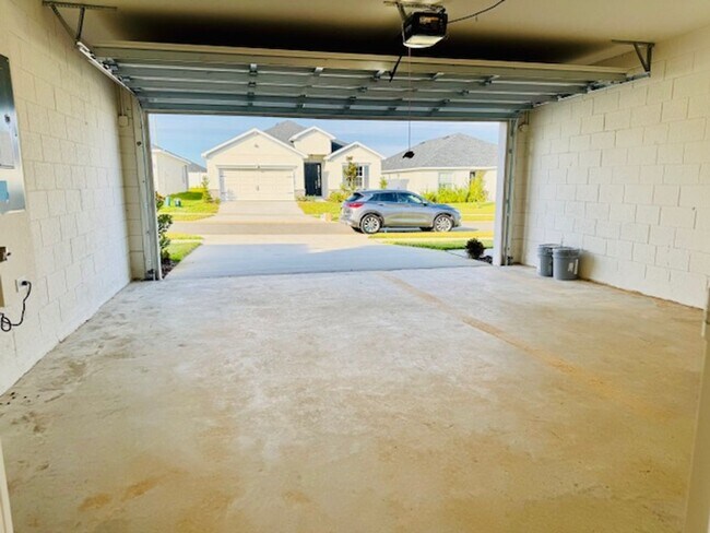 Building Photo - 4 Bedroom 2 Bathroom House for Rent in Ast...