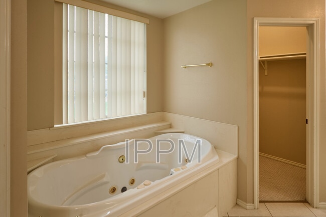 Building Photo - 1309 Summerfield Ln