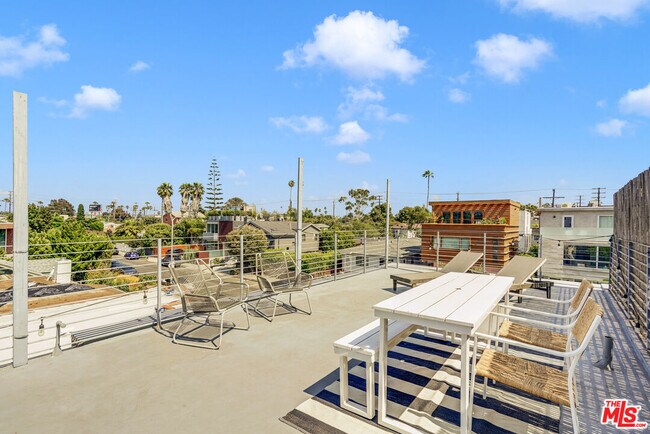 Building Photo - 809 Brooks Ave