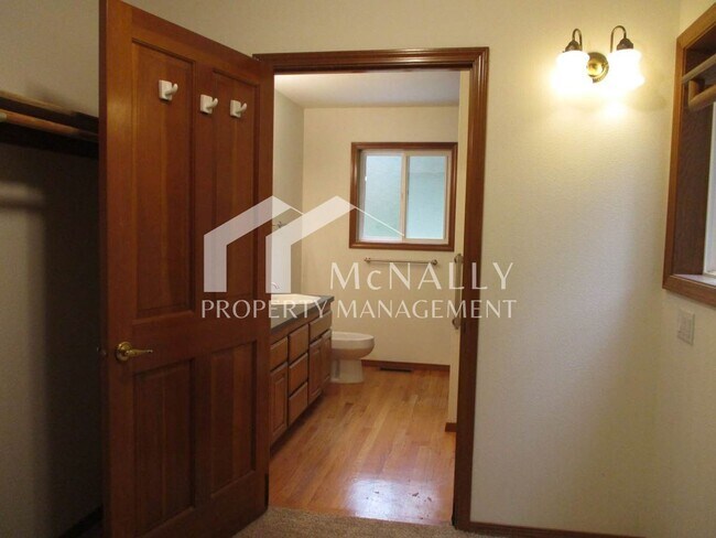 Building Photo - Beautiful 3 Bedroom 2.5 Bath Home in Gig Harbor