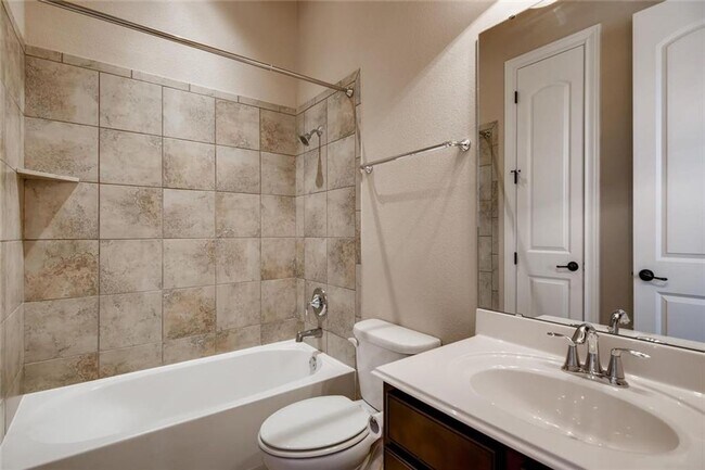 Building Photo - Stunning Single Story in Falconhead West!