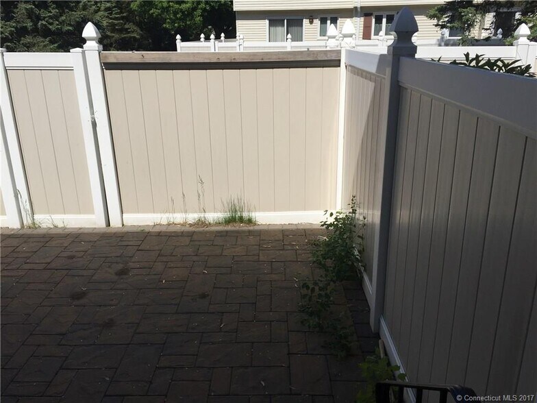 Building Photo - B5 Saint Marc Cir