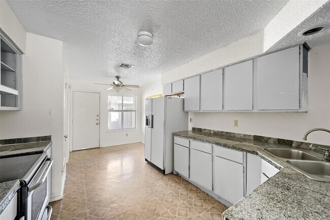 Building Photo - 7214 Salt Springs Dr