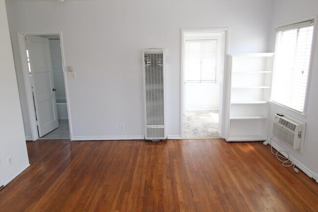 Building Photo - 9217 Alcott St