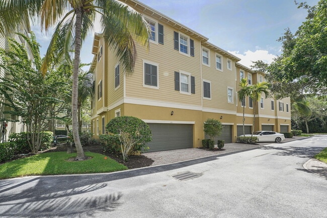 Building Photo - 128 W Royal Palm Cir