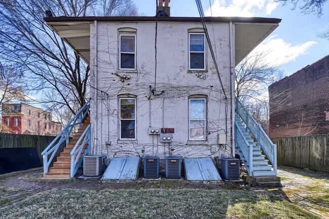 Building Photo - Benton Park Perch
