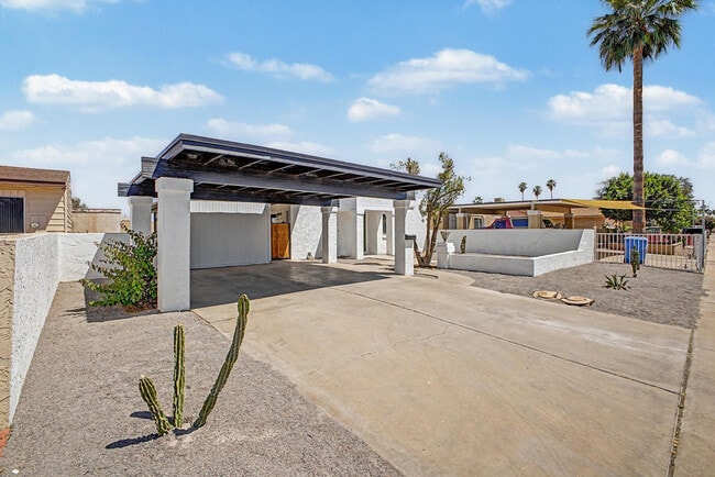 Building Photo - 4127 N 106th Ave