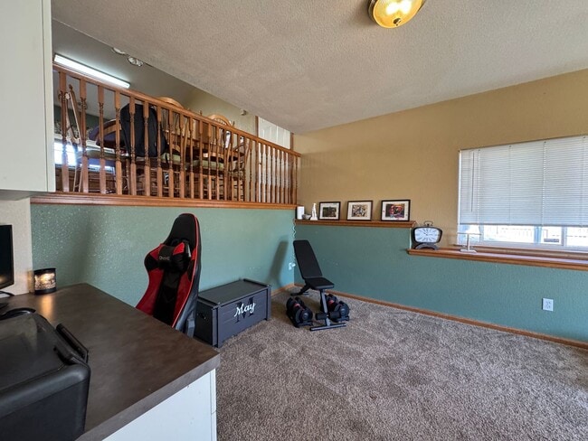 Building Photo - Great Tri-level home in West Loveland