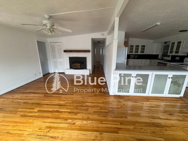 Building Photo - 1861 Gallup St