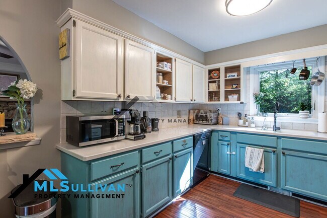 Building Photo - 5623 Lake Elton Rd