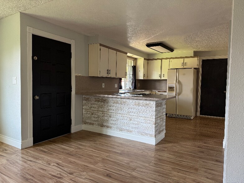 Building Photo - 411 N 55th St