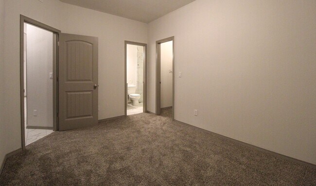Building Photo - 13709 Lago Vista Ave