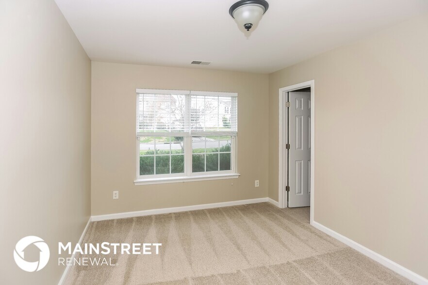 Building Photo - 2152 Mallard Pointe Dr