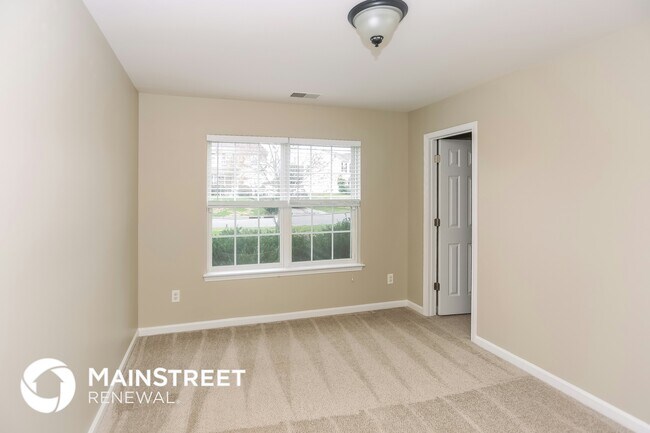 Building Photo - 2152 Mallard Pointe Dr