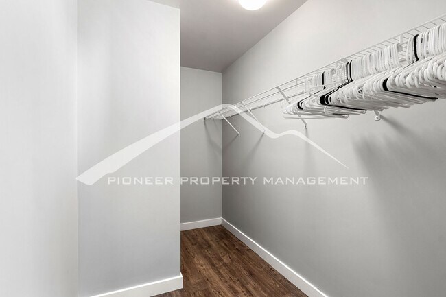 Building Photo - Luxury Condo with Stunning Views and Central AC