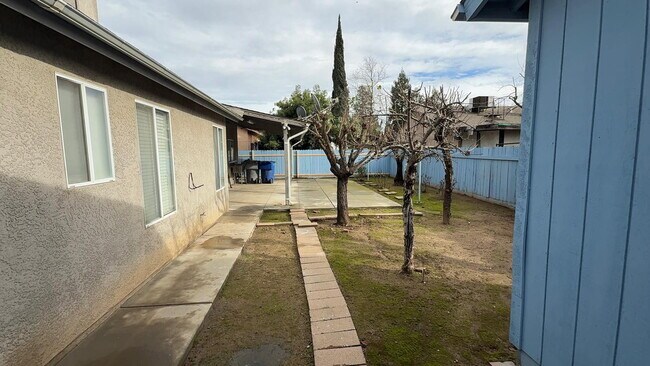 Building Photo - 4275 W Harvard Ave