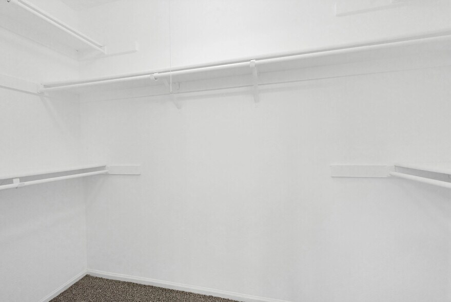Master closet - 1211 Sand Stone Dr