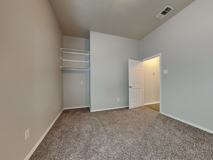 Building Photo - 11825 Hickory Garden Dr