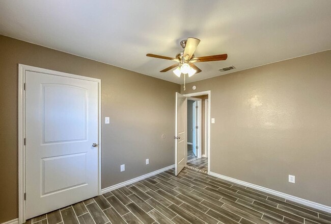 Building Photo - 2208 Shoemaker Dr