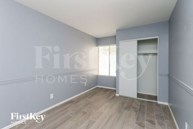 Building Photo - 328 E Balboa Dr