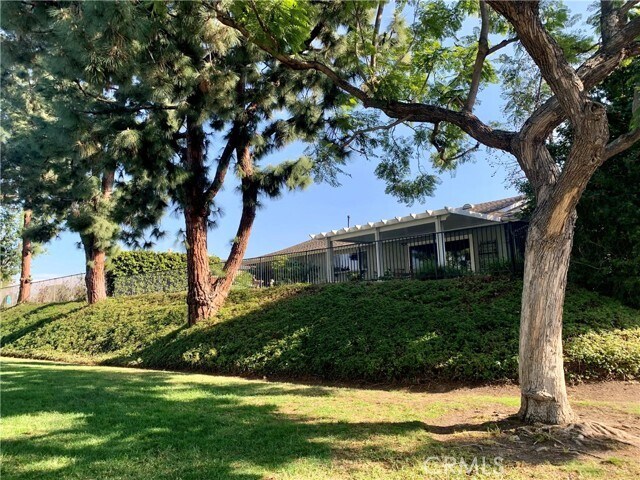 Building Photo - 23211 Meadowbrook Cir
