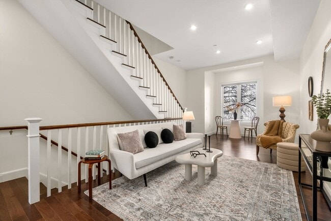 Building Photo - 162 Clark St