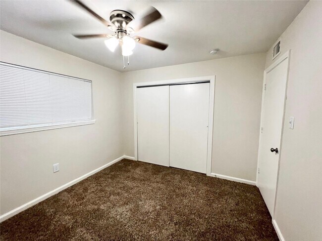 Building Photo - 130 Oyster Creek Dr