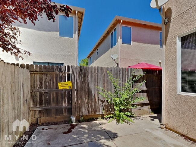 Building Photo - 5325 Dunlay Dr