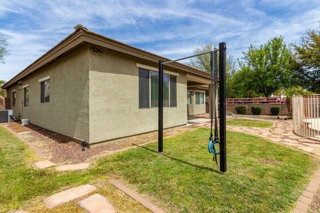 Building Photo - Lovely home in cul-de-sac lot with fenced pool!