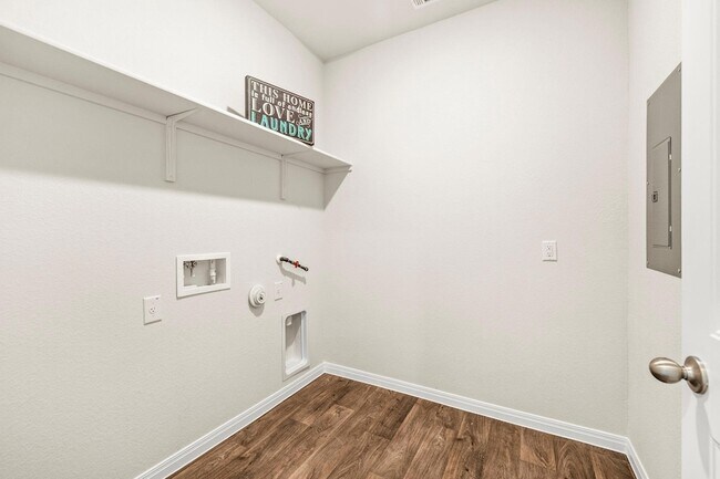 Building Photo - 121 Brody Ln