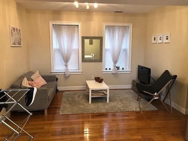 Building Photo - 63 Wait St