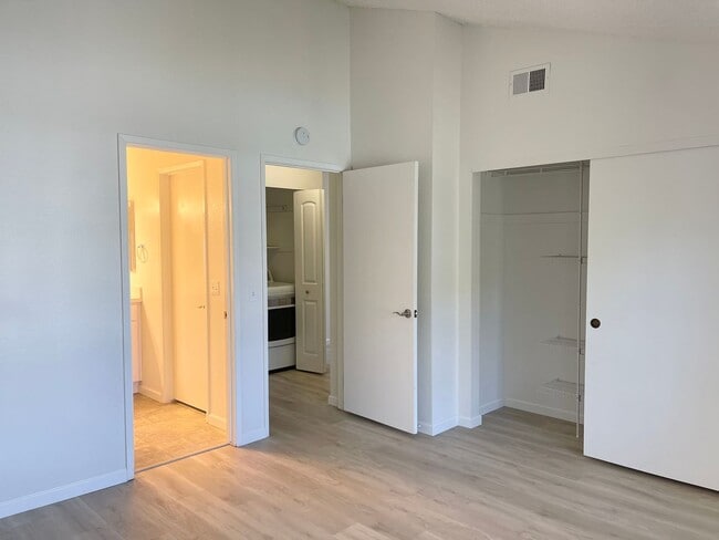 Building Photo - Updated 2 Bedroom Condo in Rohnert Park w/...