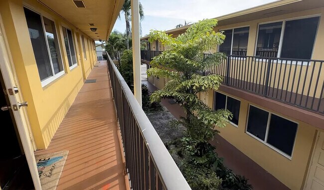 Building Photo - 1733 Mayo St