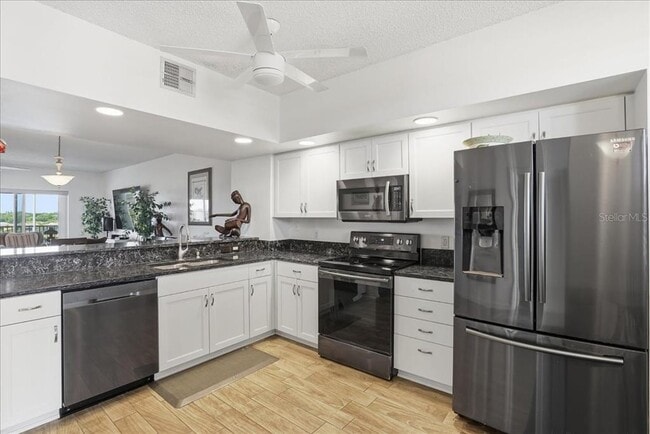 Building Photo - 6425 Shoreline Dr